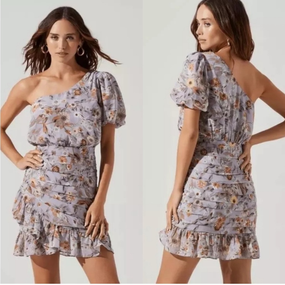 Astr One-Shoulder Lavender‎ Floral Dress